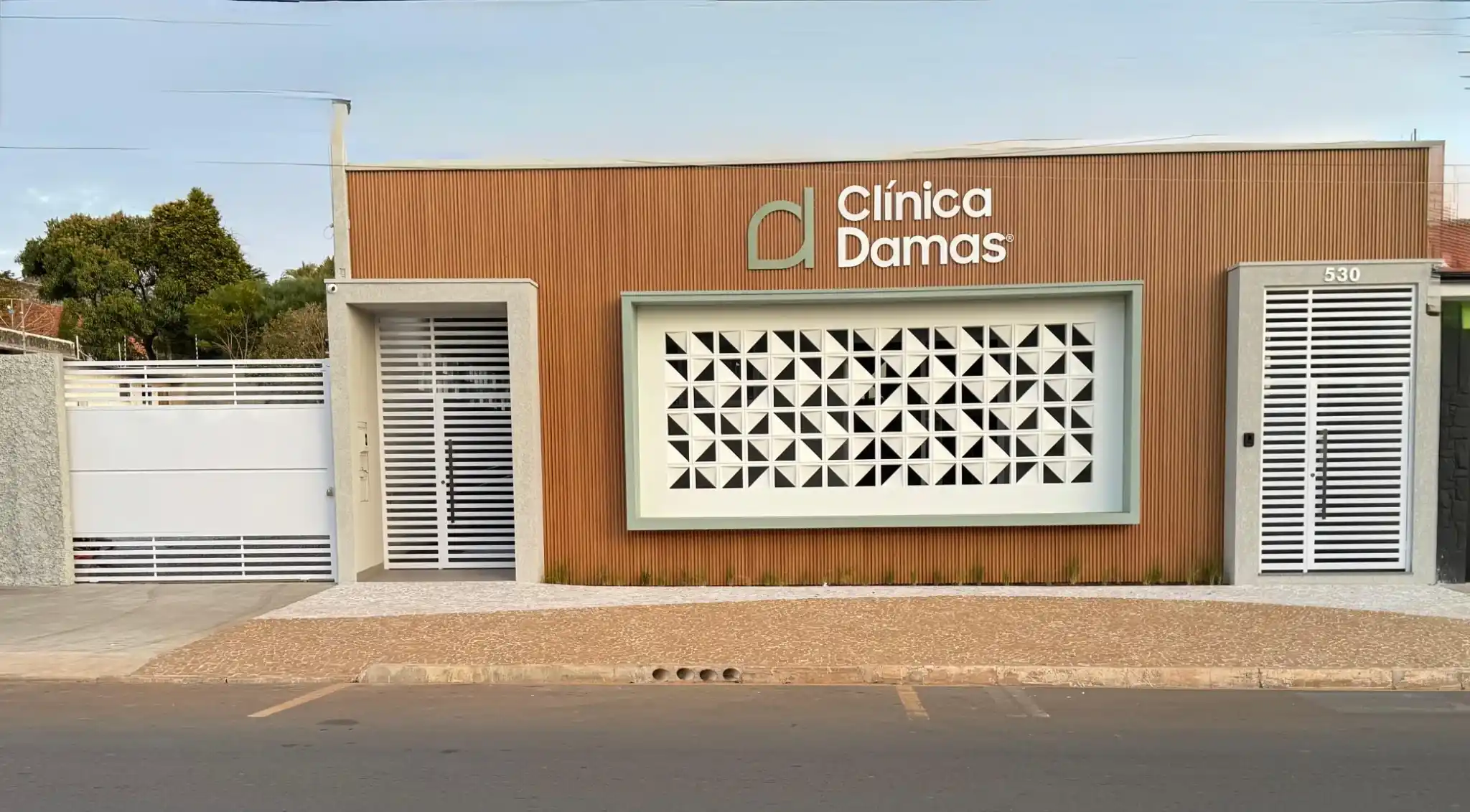 Fachada da Clínica Damas localizada em Itapetininga-SP